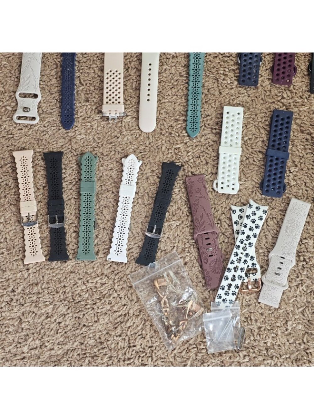 READ Lot of 5 Fitbit Watches & Samsung Watch + 29 Bands and Chargers Untested - Picture 8 of 12